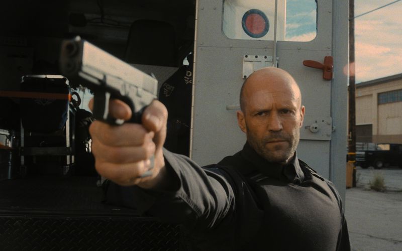 Für Genrefans versprechen Filme mit Jason Statham meist atemlose und knallharte Action. Unter anderem schickte Guy Ritchie den mürrischen Glatzkopf 2021 in "Cash Truck" auf einen blutigen Rachefeldzug. 