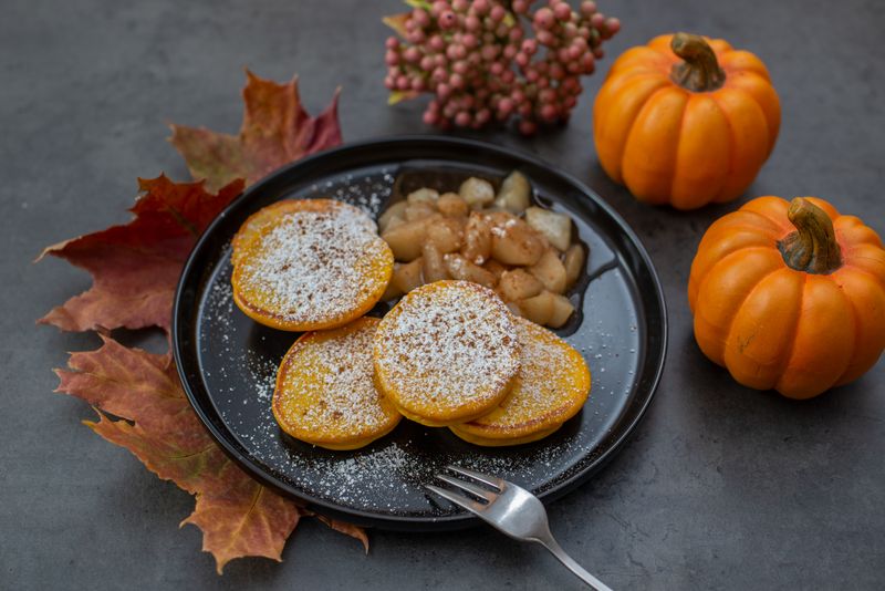 Herbstzeit ist Kürbiszeit! Genießen Sie jetzt die goldene Jahreszeit mit dem saisonalen Gemüse und zaubern Sie leckere Gerichte daraus. Wir verraten Ihnen, was Sie aus einem Kürbis alles zubereiten können ...