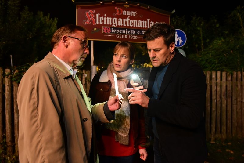 Ermitteln im Münchner Kleingärtner-Milieu, von links: Ludwig Schaller (Alexander Held), Angelika Flierl (Bernadette Heerwagen) und Harald Neuhauser (Marcus Mittermeier).