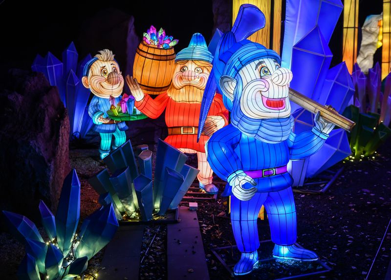 Gerade in der Vorweihnachtszeit dekorieren viele Märchen-Fans ihre Vorgärten mit stimmungsvollen Motiven.