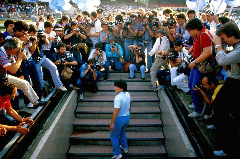 Maradona bei seiner Vorstellung beim SSC Neapel: Die Doku konzentriert sich auf die Jahre in Italien.
