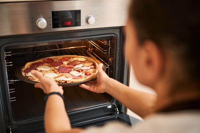 Bei jedem Kuchen, bei jeder Pizza immer wieder diese Frage: Muss ich den Ofen wirklich vorheizen?