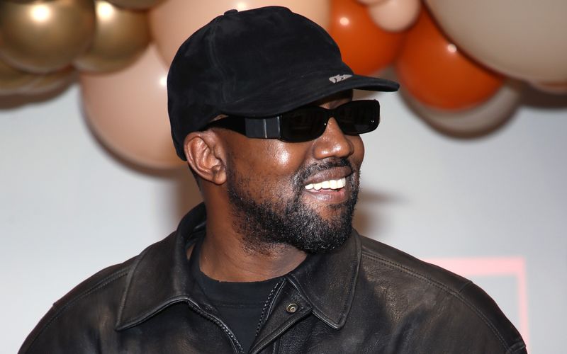 Reumütig: Bei einem Event der Obdachlosenmission Los Angeles sprach Kanye West über Fehler, die er in seiner Ehe mit Kim Kardashian gemacht habe.