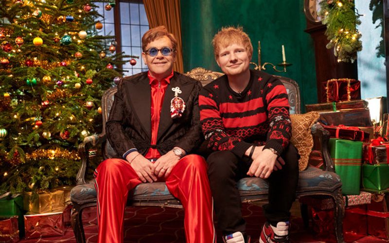 Elton John (links) und Ed Sheeran feiern mit "Merry Christmas" die Weihnachtszeit. Die Einnahmen werden gespendet.