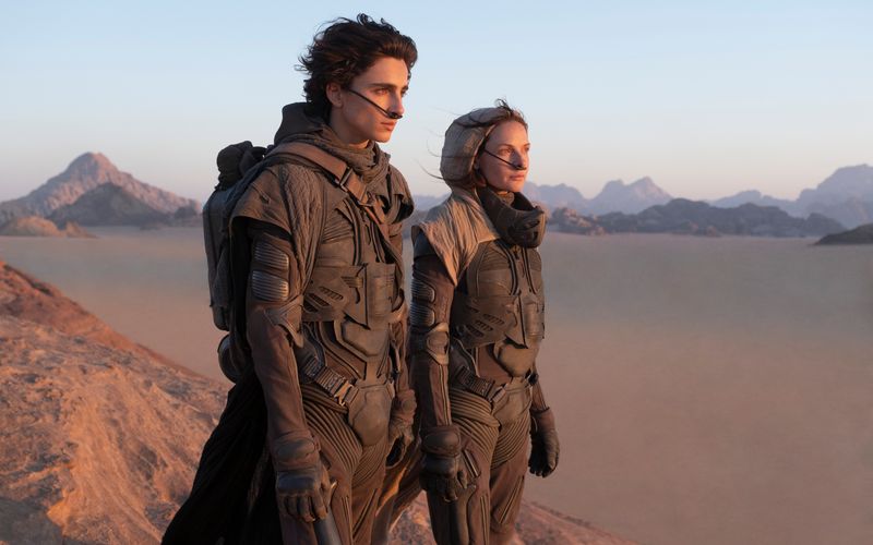 Zusammen mit seiner Mutter (Rebecca Ferguson) kämpft Paul (Timothée Chalamet) auf Arrakis ums Überleben. "Dune" war der wohl spektakulärste Kino-Film im Jahr 2021.