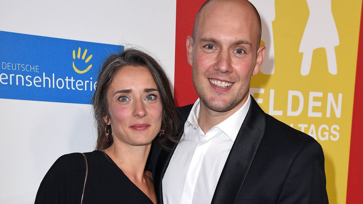 Große Liebe: Oli.P spricht offen über seine Beziehung und die Krankheit  seiner Frau - SWYRL, Entertainment-Themen, die dich begeistern.