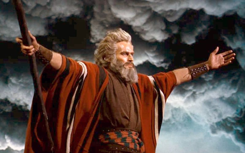 Zugegeben: Man braucht schon reichlich Sitzfleisch für "Die zehn Gebote", den das Erste am Karfreitag, 18.04., um 14.30 Uhr zeigt. 220 Minuten dauert der epochale Bibelfilm mit Charlton Heston in der Hauptrolle. Doch die Zeit ist bestens investiert - - ebenso wie bei den anderen Klassikern in unserer Liste der besten Monumentalfilme aller Zeiten ...