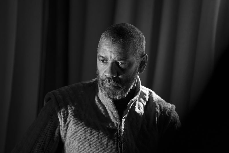 Denzel Washington (Bild) interpretiert Macbeth in Joel Coens herausragender Inszenierung als Mann voller Zweifel.