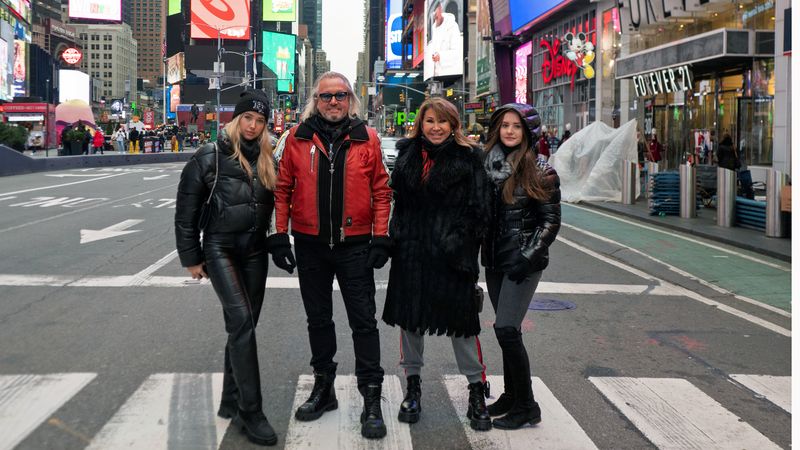 Shania (links), Robert, Carmen (dritte von links) und Davina Geiss stehen einmal mehr im Mittelpunkt der TV-Sendung "Die Geissens - eine schrecklich glamouröse Familie".
