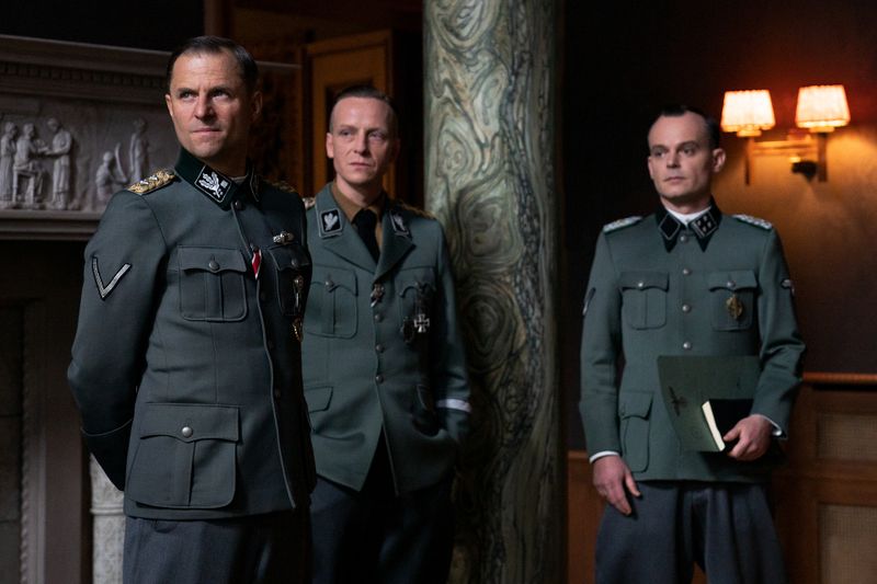 Architekten der Wannseekonferenz, von links: Reinhard Heydrich (Philipp Hochmair), Chef des Reichssicherheitshauptamts, der Sicherheitspolizei und des SD, Heinrich Müller (Jakob Diehl) und Adolf Eichmann (Johannes Allmayer), Leiter der Abteilung Judenangelegenheiten/Räumungsangelegenheiten im Reichssicherheitshauptamt.