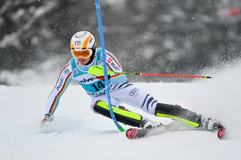 Linus Straßer (30) ist die deutsche Slalom-Hoffnung bei den Herren. Drei Weltcupsiege feierte er bislang in seiner Karriere.