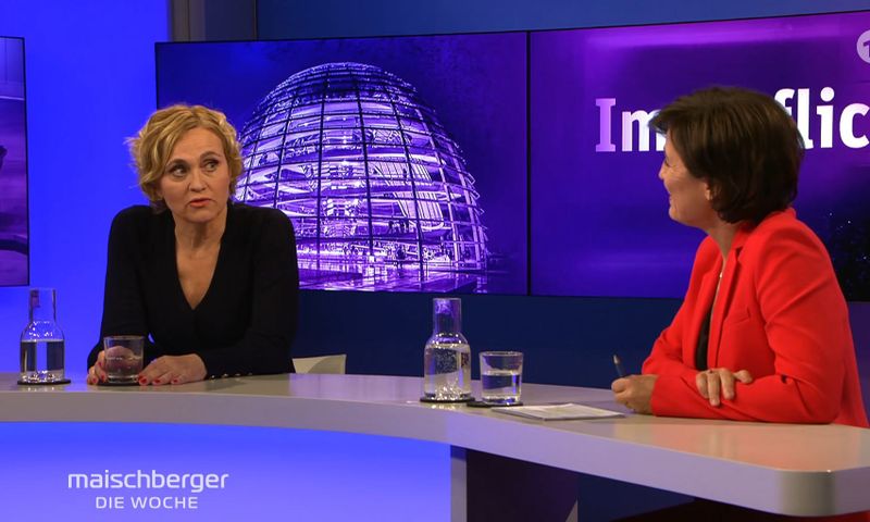 Caren Miosga (links) zeigte sich bei Sandra Maischberger überzeugt, dass die "parlamentarische Mehrheit" sich für eine Impfpflicht aussprechen würde.