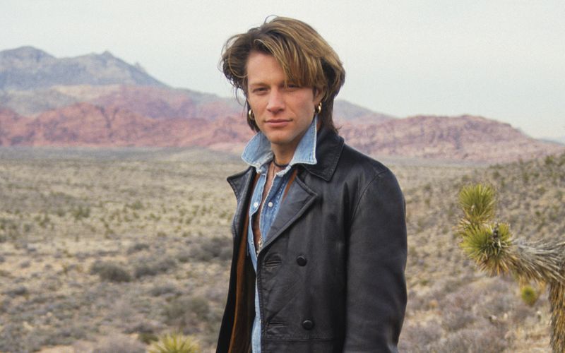 Wie konnte er nur! Kurz vor Veröffentlichung des Albums "Keep The Faith" (1992) verabschiedete sich Jon Bon Jovi von seiner Hair-Metal-Mähne. Die neue Frisur machte ihn nicht unbedingt hässlich, viele Fans von früher fühlten sich durch den Haarschnitt aber trotzdem verraten. 