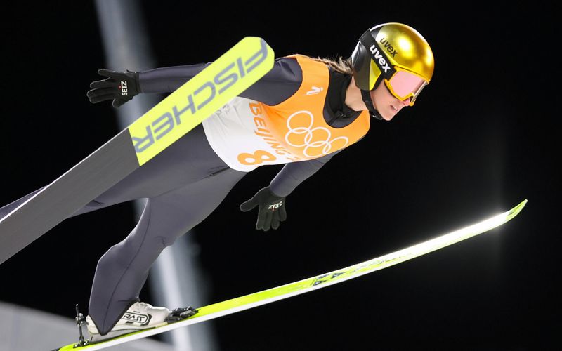 Nach ihrer Disqualifikation zeigte sich Katharina Althaus auf ihrem Instagram Profil entsetzt. Sie sei "am Boden zerstört", so die Skispringerin.