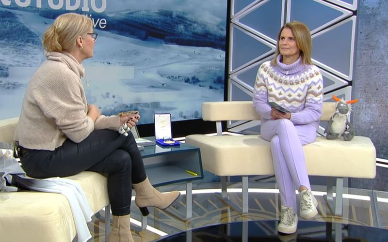 Katrin Müller-Hohenstein (rechts), hier im Gespräch mit Ex-Eisschnellläuferin Gunda Niemann-Stirnemann, sorgte für einen viel diskutierten Farbtufper im Olympia-Programm des ZDF.