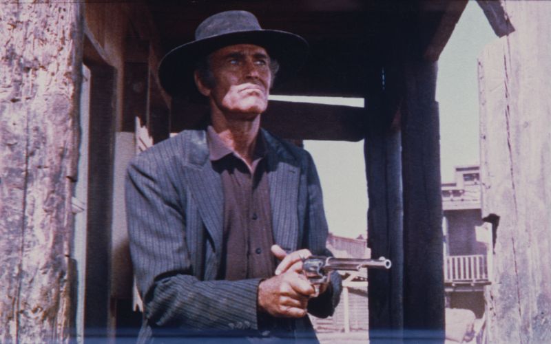 Der skrupellose Killer Frank (Henry Fonda) hat die Familie McBain auf dem Gewissen.