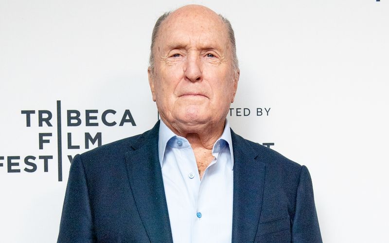 Wer einen Oscar gewinnt, hat ein Kapitel in den Geschichtsbüchern sicher. Anders sieht es mit dem kollektiven Gedächtnis aus. Mitunter geraten die größten Triumphe etwa von Schauspielerinnen und Schauspielern in Vergessenheit. So auch der von Robert Duvall (Bild), der für welchen Film nochmal einen Oscar gewann? Die Galerie, die weitere vergessene Oscar-Siege aufzählt, hilft Ihnen auf die Sprünge.