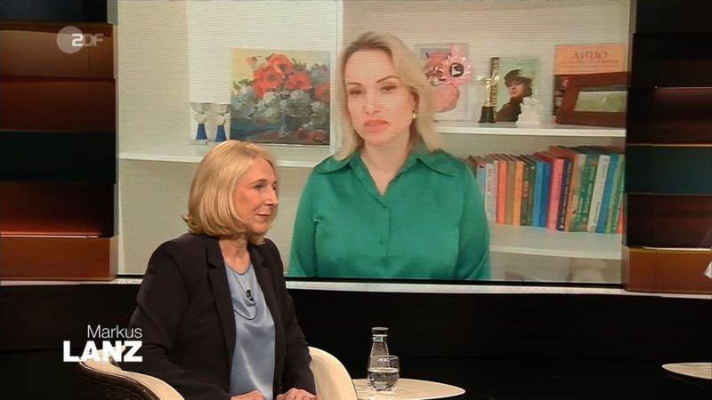 "Natürlich habe ich Angst": Journalistin Marina Owsjannikowa, die in russischen Nachrichten mit einem Schild auf den Krieg in der Ukraine aufmerksam machte, berichtete bei "Markus Lanz" über ihre aktuelle Situation.