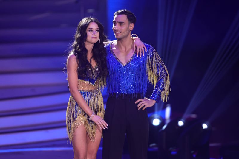 Mit seiner Tanzpartnerin Malika Dzumaev schaffte es Timur Ülker bei "Let's Dance" auf Platz acht.