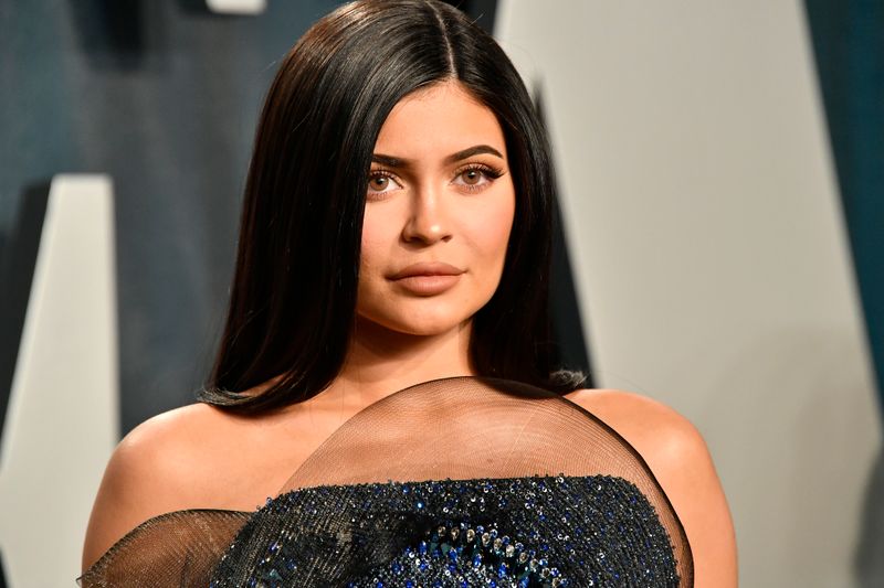 Ist sie wirklich die jüngste Selfmade-Milliardärin aller Zeiten gewesen? Sicher ist: Kylie Jenner, die am 10. August ihren 25. Geburtstag feiert, ist eine erfolgreiche Unternehmerin und eine der reichsten Frauen ihres Alters. Und auch andere Entertainment-Stars wurden dank ihrer erfolgreichen Firmen zu Millionären oder gar Milliardären ...