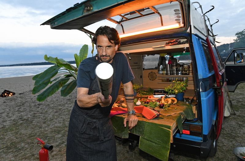 Als Foodblogger und Weltenbummler ist Erik Olsen (Oliver Mommsen) berühmt.