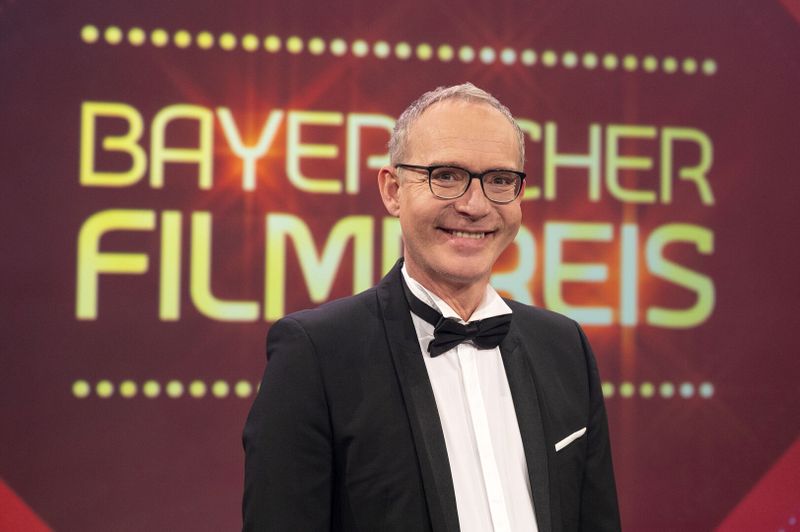 Nach der Verschiebung 2021 wird Christoph Süß am 20. Mai wieder die Gala zum Bayerischen Filmpreis im Münchner Prinzregententheater moderieren. Der BR überträgt live.