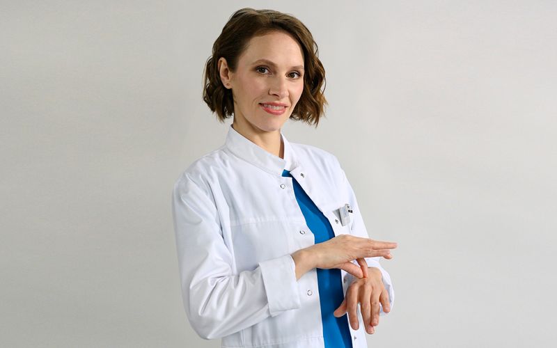 Ab Anfang Juni ist Kassandra Wedel in der Rolle der gehörlosen Neurochirurgin Dr. Alica Lipp bei "In aller Freundschaft - Die jungen Ärzte" zu sehen.