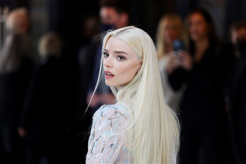 Ultrahell und leuchtend: Schauspielern Anya Taylor-Joy präsentiert sich in Atomic Blonde.