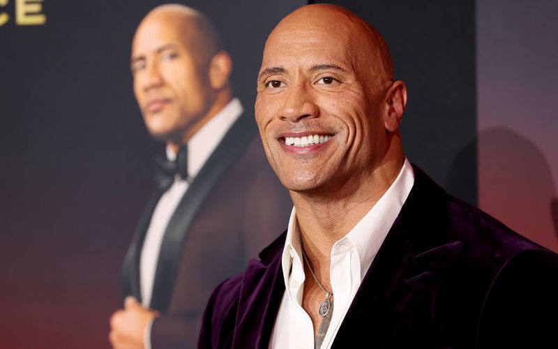 Er war einer der erfolgreichsten Wrestler aller Zeiten, streicht inzwischen Top-Gagen in Hollywood ein, ist einer der größten Instagram-Stars und liebäugelt womöglich sogar mit dem Amt des US-Präsidenten: Dwayne "The Rock" Johnson, ab sofort im neuen Kino-Blockbuster "Black Adam" zu sehen, ist ein Mann der Superlative. Die Galerie zeichnet seine unglaubliche Karriere nach ...