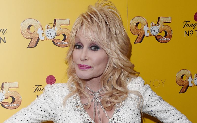 Dolly Parton trauert um ihre Country-Kollegin Naomi Judd. Auf Instagram verabschiedete sie sich nun von ihrer Freundin.