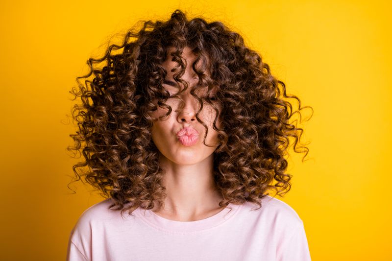 Wer Locken hat, sollte auf spezielle Pflege achten.