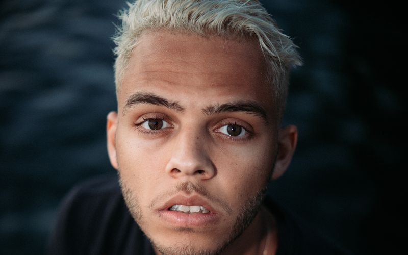 Musik hat bei Malik Harris bereits in der Kindheit eine große Rolle gespielt - deshalb sei die Verbindung zur Musik eine besondere, sagt er im Interview: "Ich höre Musik nicht nur im Hintergrund, sondern fühle mich in jeden Song rein, analysiere und versuche zu verstehen, was gerade passiert." Er wird Deutschland beim ESC in Turin vertreten.