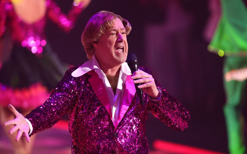 Dieser Moment war einer für die Fernseh-Ewigkeit, keine Frage. Joachim Llambi sorgte 2022 mit seinem mutigen Schlager-Outfit für Standing Ovations. Doch die RTL-Tanzshow, deren 18. Staffel am Freitag, den 23. Mai endet, bot noch so viel mehr: Hier kommen die härtesten Llambi-Kritiken, die berührendsten und schmerzhaftesten Momente, die kleinen und großen Skandale und die charmanteste Siegerin der "Let's Dance"-Geschichte.