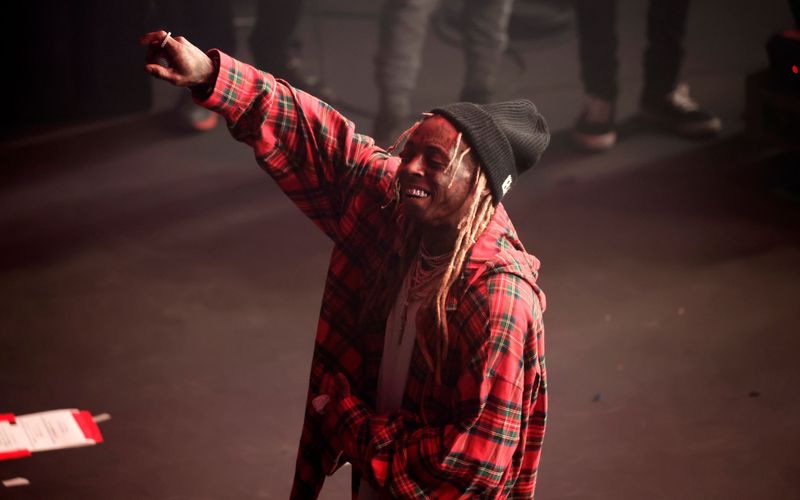 Als einer der bekanntesten Vertreter des sogenannten Dirty South (aus dem US-amerikanischen Süden) gilt Lil Wayne. Bereits Mitte der 2000er-Jahre begann der Rapper aus New Orleans Platin-Album an Platin-Album zu reihen. Mit "Funeral" fand er sich 2020 erneut an der Spitze der US-Charts wieder. Jetzt erscheint mit "Tha Carter VI" bereits das sechste Album seiner erfolgreichen Reihe.