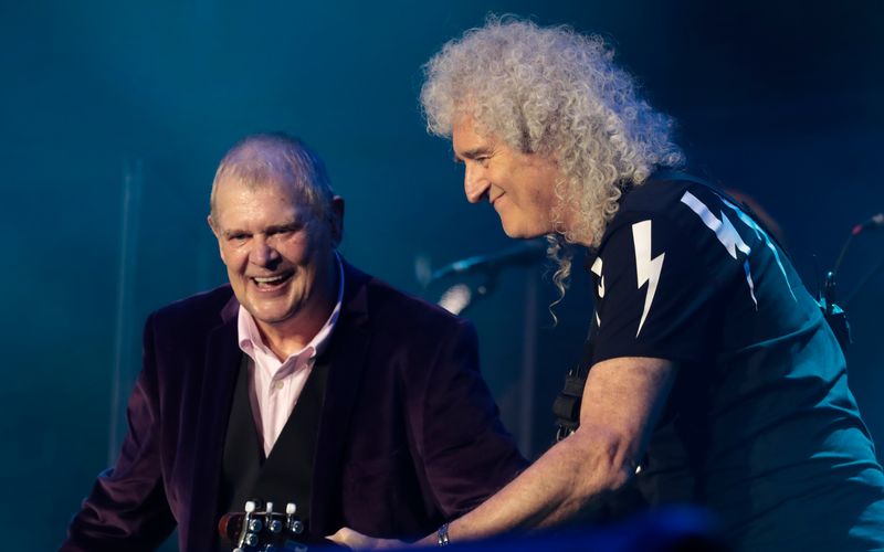John Farnham (links) und Brian May von Queen blicken einem besonderen Auftritt entgegen.