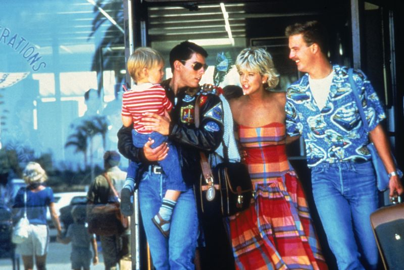 Es war eine ihrer ersten großen Kino-Rollen: In "Top Gun" spielte Meg Ryan Carol, die Ehefrau von Mavericks (Tom Cruise, links) besten Freund und Fliegerkollegen Nick "Goose" Bradshaw.