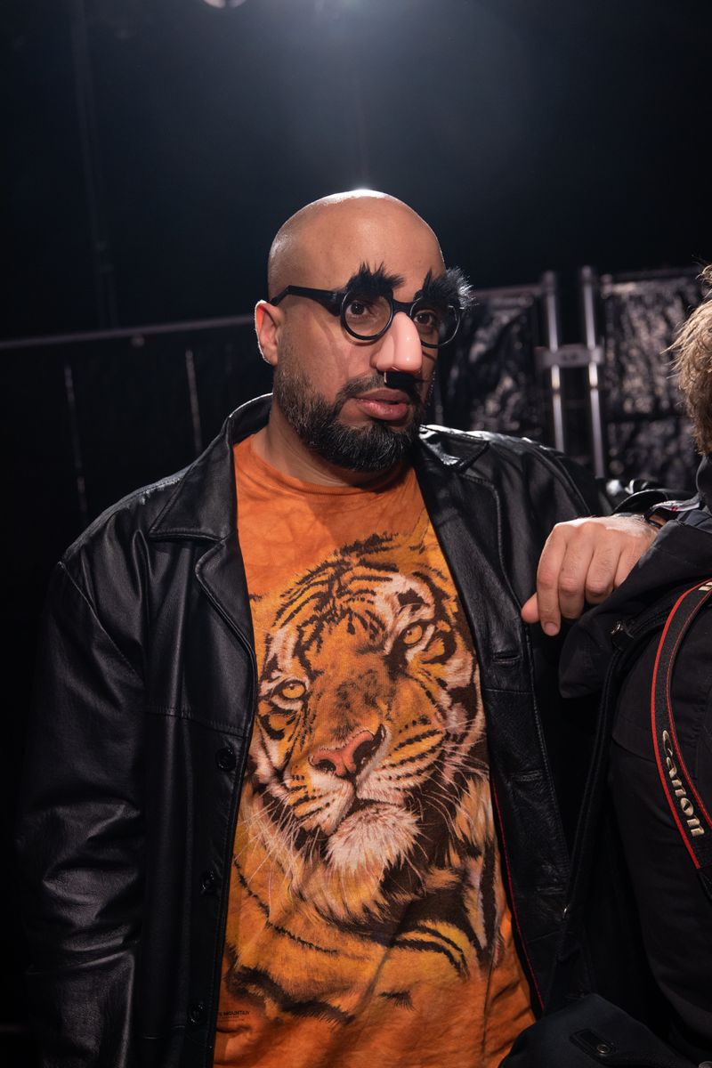 Abdelkarim nimmt seinen Unterhaltungsauftrag ernst.