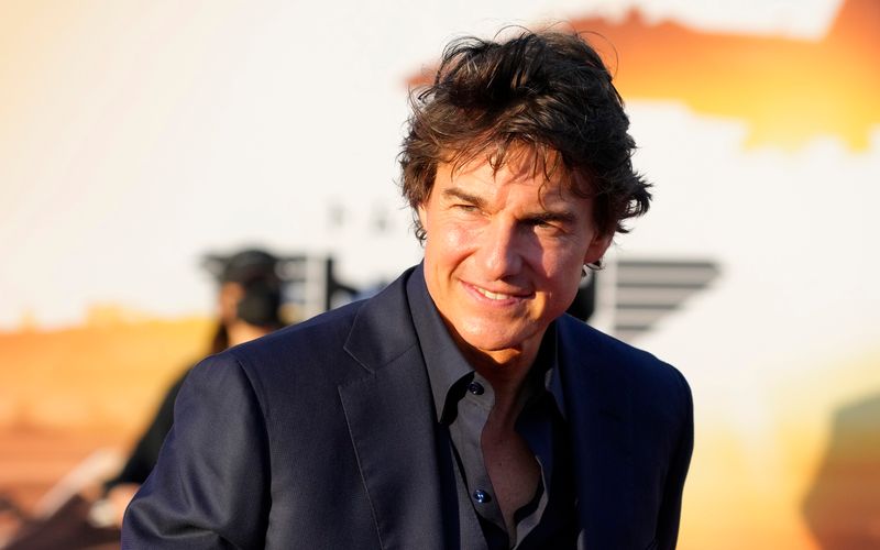 Tom Cruise überraschte mit einer spektakulären Flugeinlage bei "The Late Late Show". 