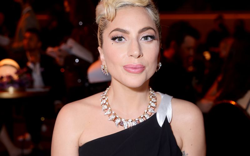 Kaum ein anderer Star setzt sich so gegen Mobbing ein wie Lady Gaga. Aus gutem Grund: Der Superstar war selbst Opfer. "Ich hatte eine große Nase, lockiges Haar und war übergewichtig", erinnert sie sich. "Die anderen machten sich über mich lustig." 