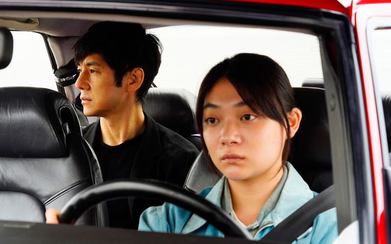 In Hiroshima stellt man Yusuke Kafuku (Hidetoshi Nishijima) die junge Misaki (Toko Miura) als Fahrerin zur Seite.