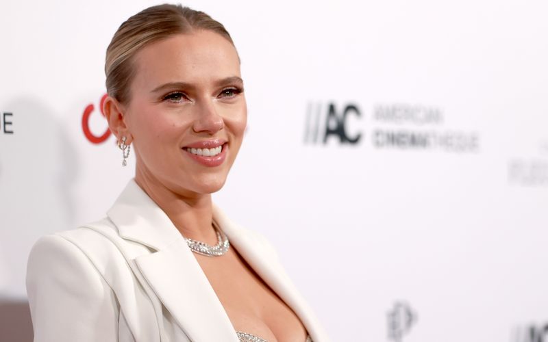 Scarlett Johansson gibt es zweimal? Nicht ganz - der Zwilling des Hollywood-Stars ist ein Zwillingsbruder. Sie ist nicht die einzige Prominente, die es in "doppelter Ausführung" gibt, wie die Galerie beweist ... 