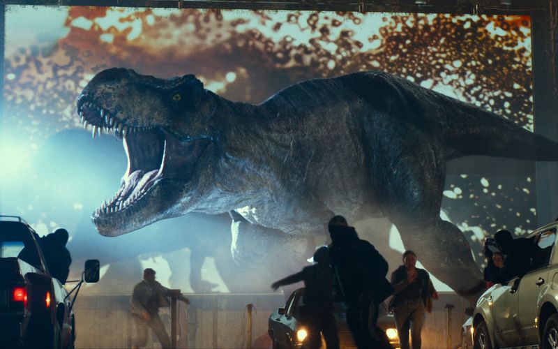 Fast 30 Jahre nach dem ersten "Jurassic Park"-Film, mit dem Regisseur Steven Spielberg 1993 das Kino revolutionierte, kommt mit "Jurassic World: Ein neues Zeitalter" der nächste Teil des actionreichen Dinosaurier-Epos in die Kinos.