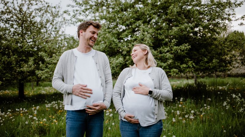 Ralf und Kati sind schwanger. Wer wohl am Ende tatsächlich ein Kind zur Welt bringt?