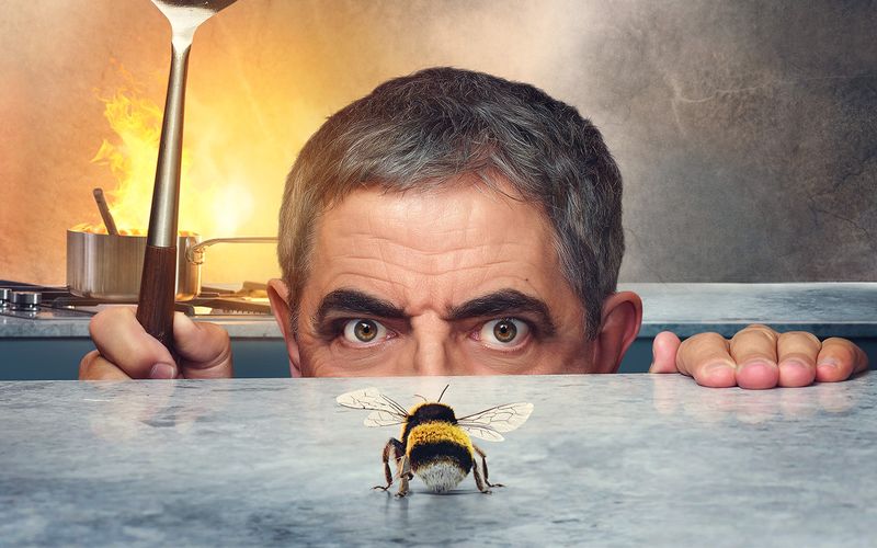 Die Biene, die vielmehr eine Hummel scheint - und der Typ (Rowan Atkinson), den sie aus der Fassung bringt.