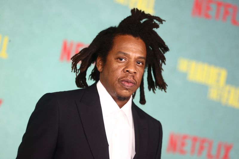 Jay-Z, der mit bürgerlichem Namen Shawn Carter heißt, soll die Zusammenarbeit im Rahmen der Single "Shape Of You" (2017) mit Ed Sheeran "respektvoll abgelehnt" haben.