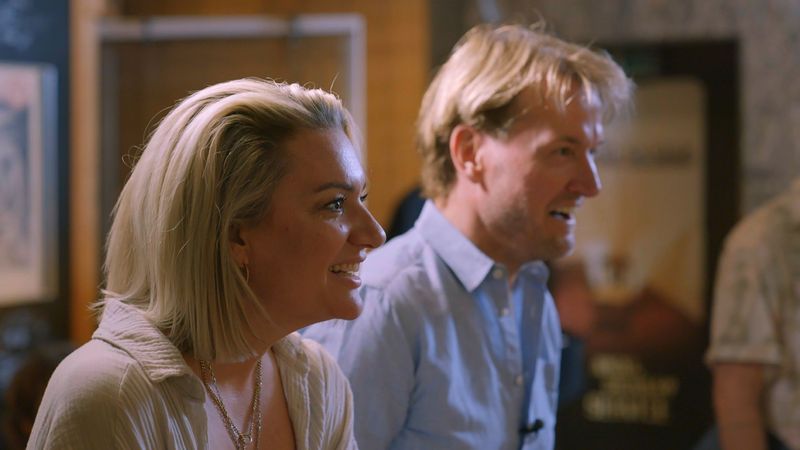 Ex-DSDS-Kandidatin Juliette Schoppmann und Künstlermanager Markus Krampe (rechts) unterstützen Detlef Steves bei seinem Traum.
