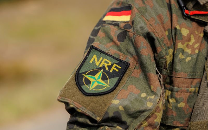 Erstmals begleiten TV-Kameras Bundeswehrsoldaten datailliert und nah bei ihren Einsätzen. Durch den Krieg in Osteuropa und die neuen Nato-Missionen hat das Thema unerwartete Relevanz bekommen.