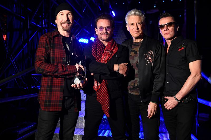 U2, das waren und sind immer noch: (von links) Gitarrist The Edge, Sänger Bono Vox, Bassist Adam Clayton und Schlagzeuger Larry Mullen Jr. U2, das ist aber auch: ein U-Boot der deutschen Kaiserlichen Marine, ein sowjetischer Traktor, eine Kindervorsorgeuntersuchung, ein Batterietyp und diverse deutsche U-Bahn-Linien.