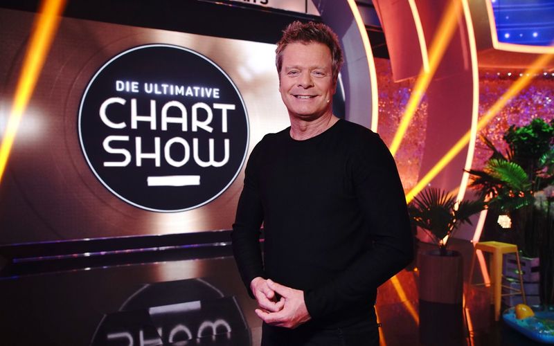 In einer weiteren Ausgabe der RTL-Show "Die ultimative Chart Show" präsentiert Oliver Geissen all jene Hits, die Deutschland durch die Sommer der 2000-er begleiteten.
