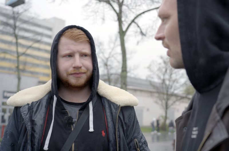 ARD-Reporter Christoph Kürbel (rechts) gelang es, das Vertrauen von Vincent zu gewinnen.